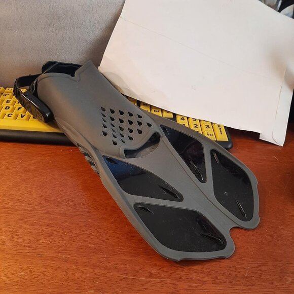 Greateve Snorkel Fins Open Heel Adjustable Flippers Gray Size 9-13 Worn Once